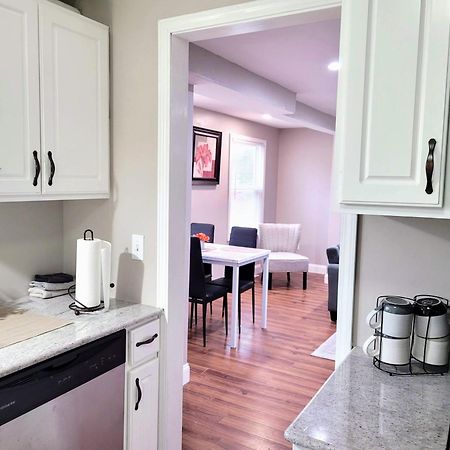 Apartment With Brand New Furniture And Large Parking West Seneca Esterno foto