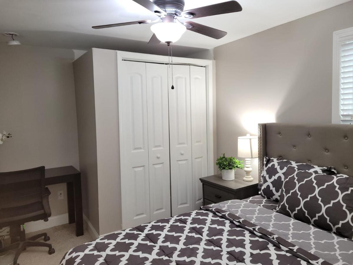 Apartment With Brand New Furniture And Large Parking West Seneca Esterno foto