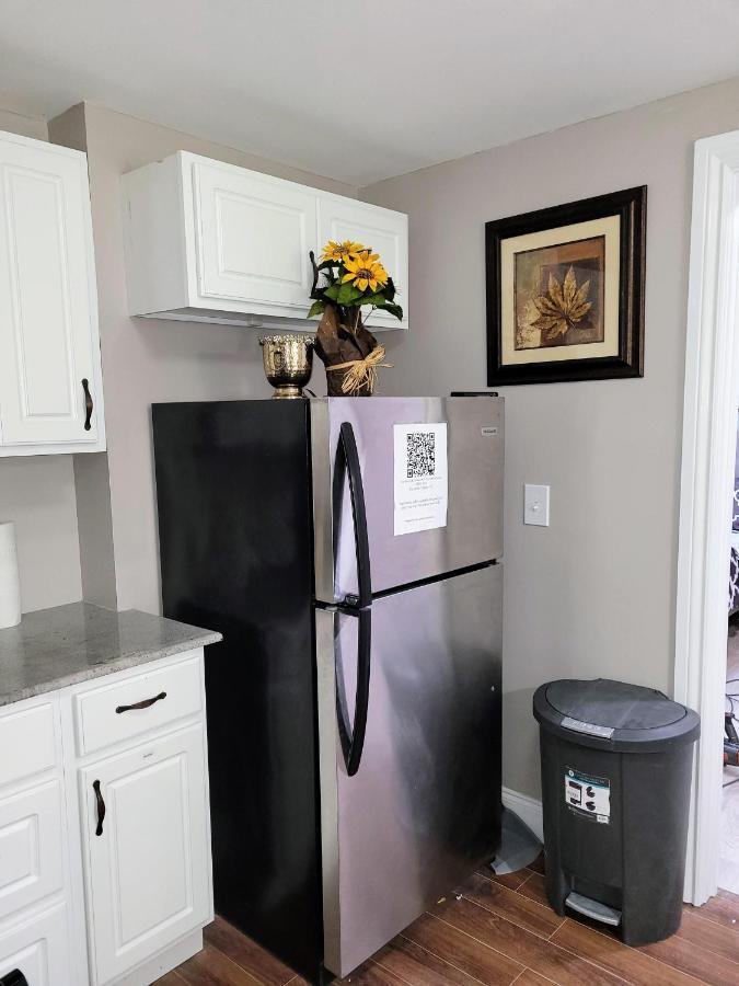 Apartment With Brand New Furniture And Large Parking West Seneca Esterno foto
