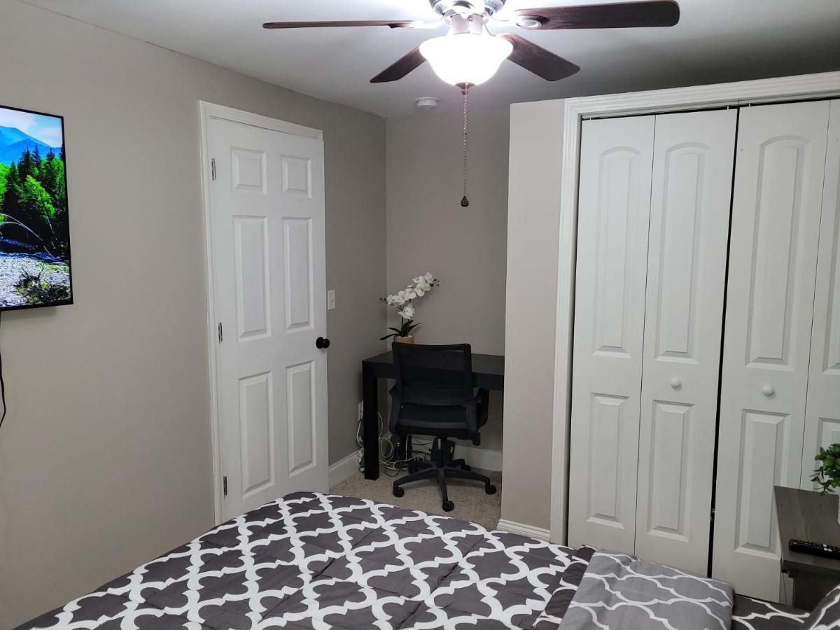 Apartment With Brand New Furniture And Large Parking West Seneca Esterno foto
