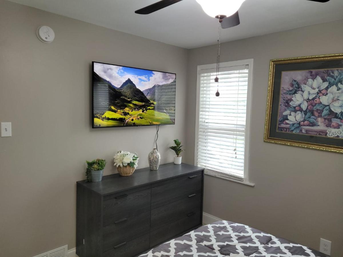 Apartment With Brand New Furniture And Large Parking West Seneca Esterno foto
