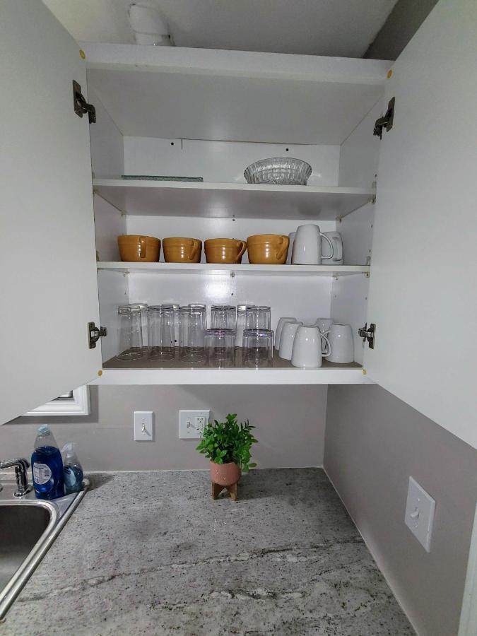 Apartment With Brand New Furniture And Large Parking West Seneca Esterno foto