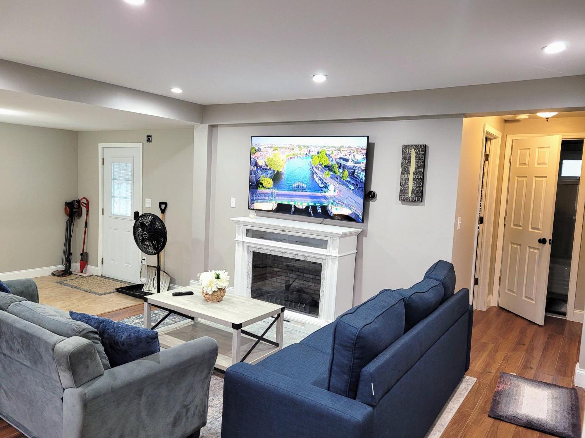 Apartment With Brand New Furniture And Large Parking West Seneca Esterno foto